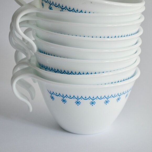 Corelle Snowflake Vintage Mugs Lot of 8 Hook Handles Handle - Picture 2 of 8